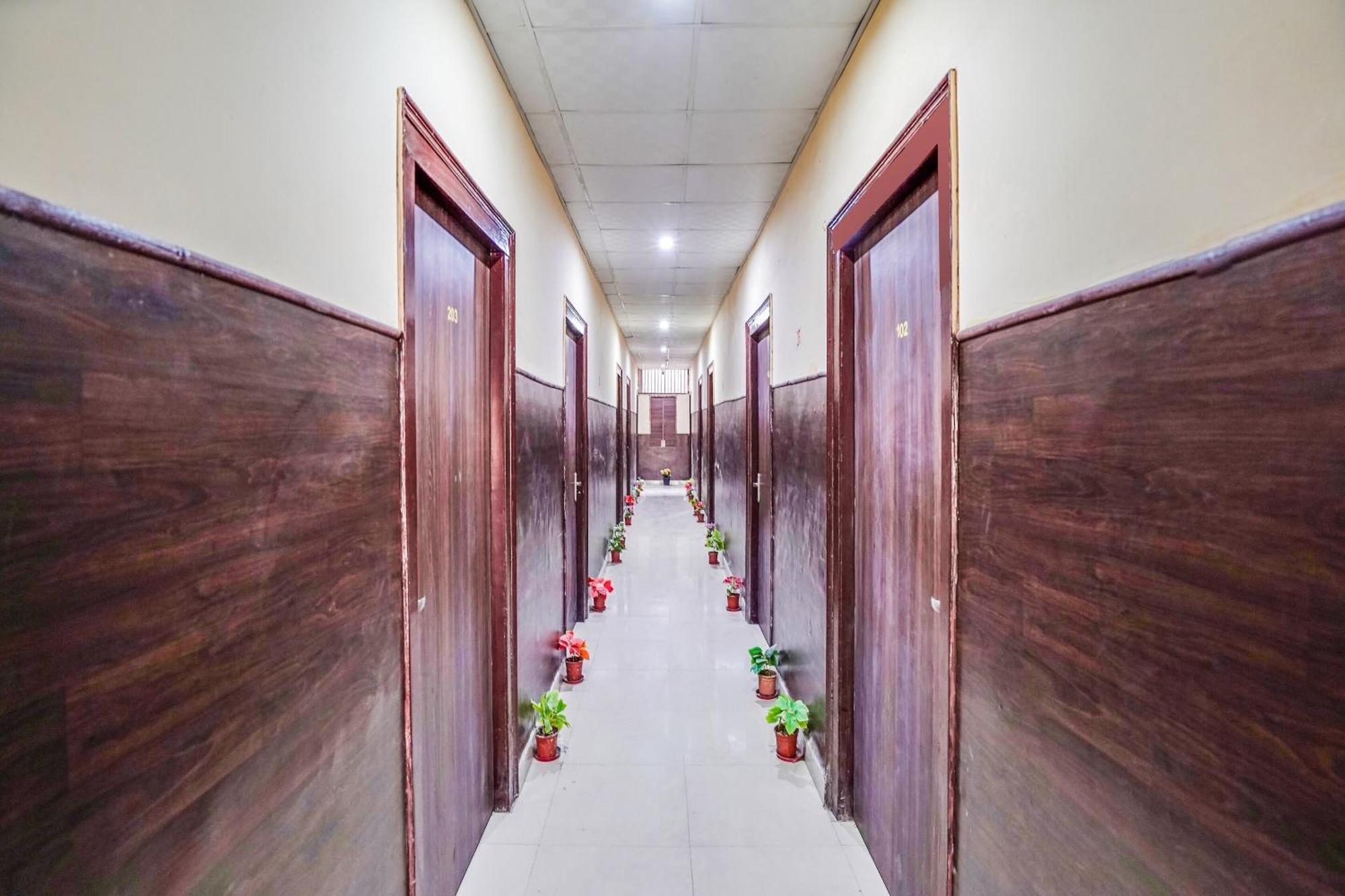 Hotel O Dream Palace Inn Noida Exterior foto
